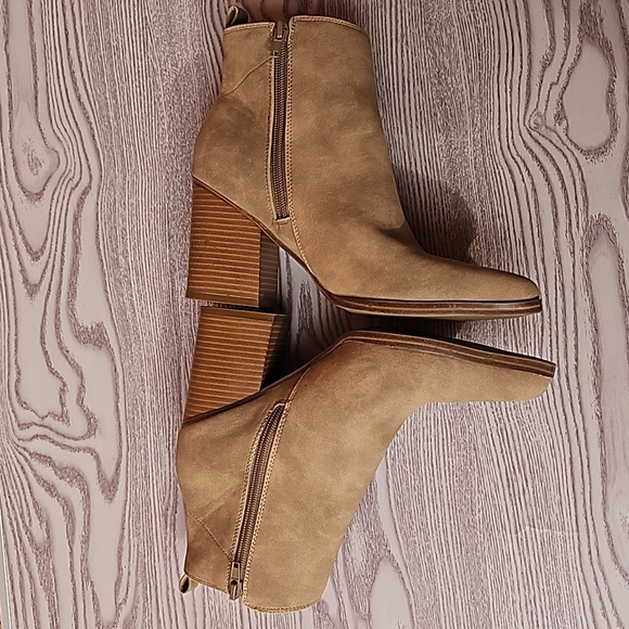 Ankle Tan Cowgirl Pointed Boots Faux Leather Size 8.5 - Picture 9 of 15